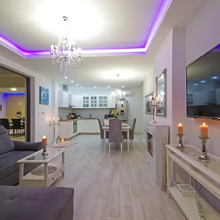 Anja * Μακάρσκα